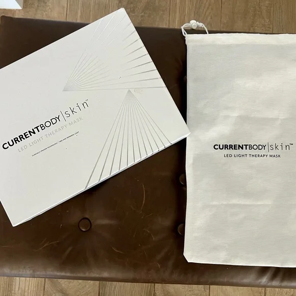 Currentbody Skin LED Red Light Therapy Mask - Picture 6 of 11